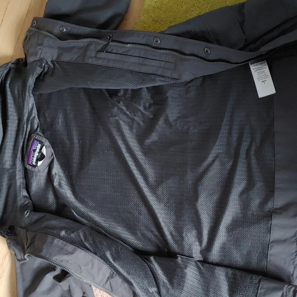 Men's Patagonia Rain Jacket Shell Small - Picture 5 of 7